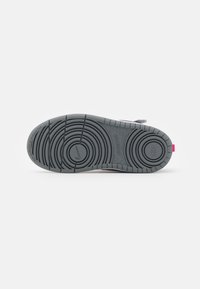Nike Sportswear COURT BOROUGH 2 UNISEX - Sneakers - smoke grey/purple/watermelon/white