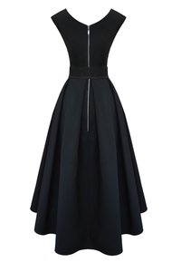 Czarna, długa sukienka z dopasowaną górą, szerokim dekoltem w kształcie litery V, rękawkami typu cap oraz zamek błyskawiczny z tyłu. Gładka faktura, elegancki design.