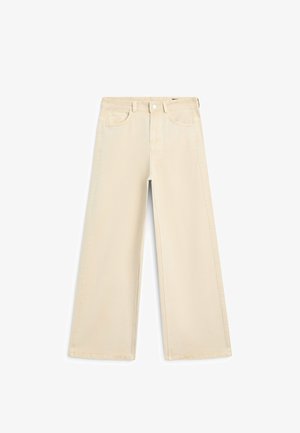 Béžové kalhoty s širokými nohavicemi, předním zapínáním na knoflík a zip, poutky na pásek a předními i mincovními kapsami, rozložené na bílém pozadí.