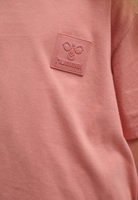 Hummel CLEAN S/S - T-shirt - bas - rose dawn
