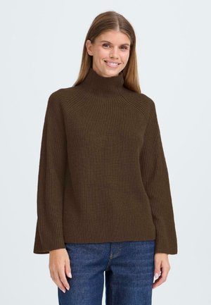 Brun ribbestrikket høyhalset genser med lange, utsvingte ermer og en tettsittende bodice. Stoffet virker varmt og koselig, egnet for kjølig vær.