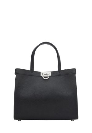 Sac à main en cuir noir texturé avec doubles poignées, fermoir en cercle et rectangle argenté, et base rectangulaire plate avec pieds en métal.