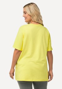 Ulla Popken V-AUSSCHNITT HALBARM - T-shirt basic - lemon yellow