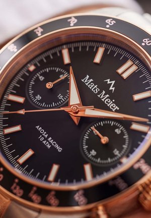 Mats Meier, Montre à aiguilles - silber farbend