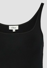 Débardeur noir sans manches avec encolure ronde et étiquette s.Oliver taille 36 au dos.