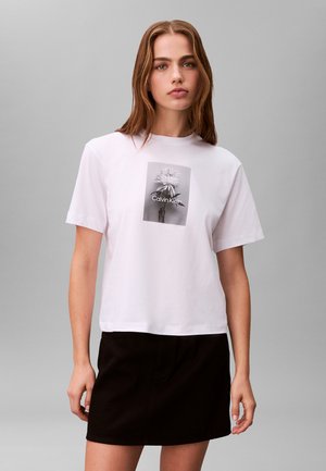 - T-shirt z nadrukiem