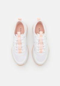 Armani Exchange LACE UP - Sneakers basse - optical white/rose