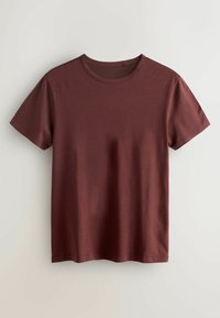 Bordó rövid ujjú póló kerek nyakkal. Sima anyagból készült, normál fazonú, minták vagy díszítések nélkül.