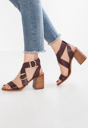 Topshop Páskové sandály  - bordeaux