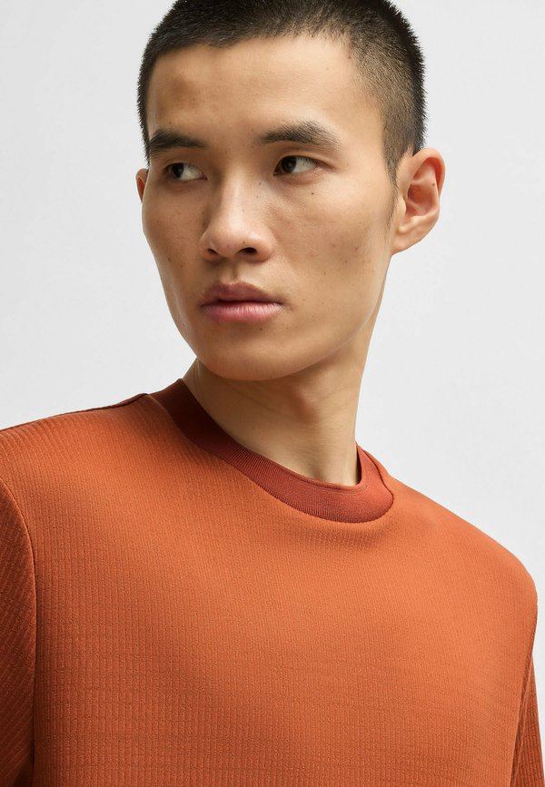 Basic T-shirt - dark orange six2