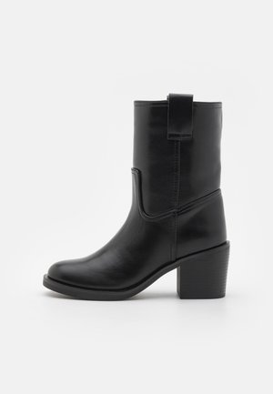 Cowboy/biker ankle boot - black