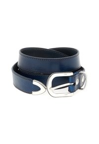 Cintura in pelle blu con una texture liscia, dotata di una fibbia in metallo argentato a forma di lettera "Y" stilizzata e cuciture a contrasto.