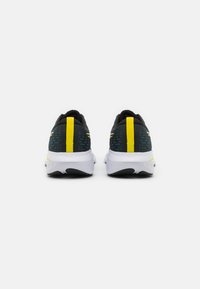 ASICS GEL-EXCITE 10 - Utcai futócipők - black/bright yellow