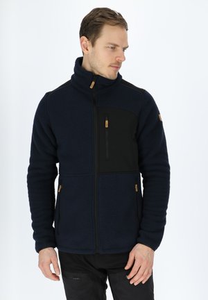 Fleecejacke in dunklem Navy mit einem schwarzen Einsatz, hohem Kragen, mit Reißverschluss versehenem Brusttasche und hellbraunen Akzenten. Ausgestattet mit strukturiertem Stoff und einer taillierten Passform.