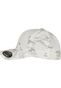 Baseball cap i lys grå med camouflage mønster. Fremstillet af blødt stof, med en buet skygge og hvide syninger.
