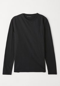 Black long-sleeve T-shirt made of soft fabric. Features a round neckline and straight hem with side slits for comfort and ease of movement.