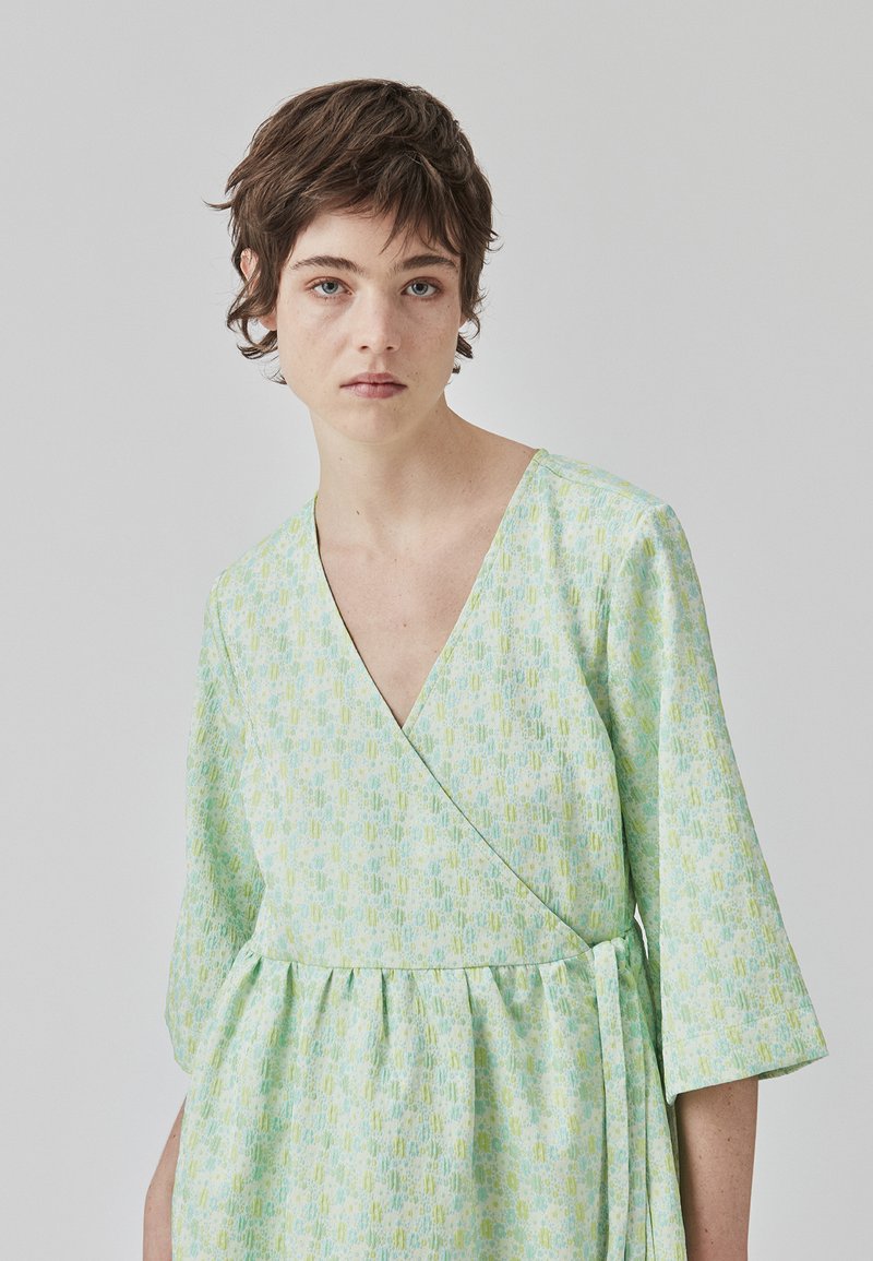 Modström - DORIAN WRAP DRESS - Vestido informal - calm jade, Ampliar