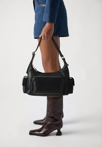 SAAMELIE SHOULDER BAG - Sac à main - black