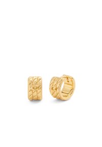 Boucles d'oreilles en or en forme de créole présentant un motif matelassé, une surface lisse et un léger accent décoratif. Design compact et arrondi.