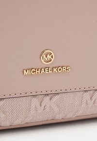 MICHAEL Michael Kors MAEVE XBODY - Rankinė per petį - soft pink