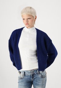 Pieces PCRIMMA OPEN CARIDGAN - Cardigan - bellwether blue