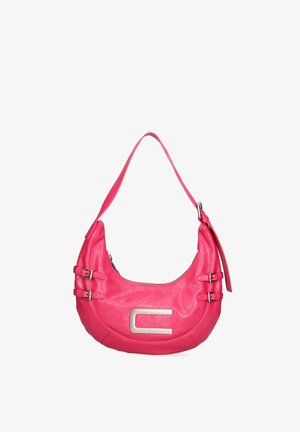 Borsa hobo in pelle rosa con forma curva, caratterizzata da hardware e fibbie in argento, chiusura con zip e un logo "C" prominente.