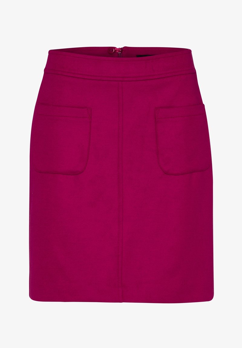Fuchsia skirt with a fitted silhouette, two front pockets, and a back zipper. Made of a smooth fabric with subtle texture.