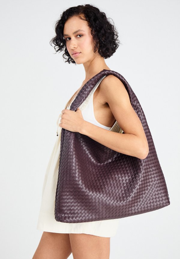 BRAIDED LARGE BAG - Tote bag - burgundy3