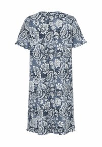 Blå klänning med vit blommig paisleymönster, korta ärmar och volangkanter på nederkant och ärmar.