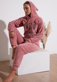 LELA REGULAR FIT - Pyžamová súprava - powder pink