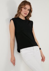 LELA CREW NECK - Pamata T-krekls - black