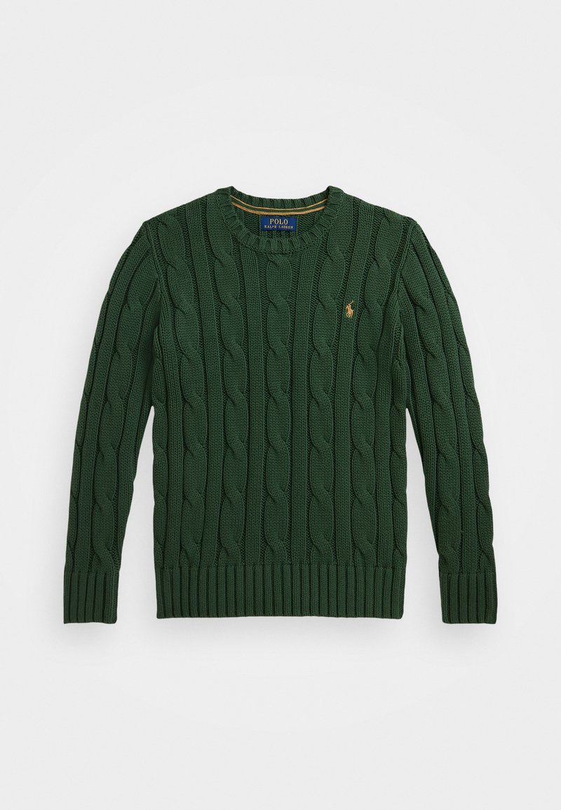 Zeleni pulover pletenice s okruglim izrezom, rebrastim manžetama i rubom, s malim izvezenim logotipom na prsima.