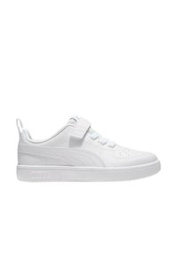 Sneaker sintetico bianco con una superficie liscia, design con lacci e cinturino a strappo. Presenta dettagli perforati e una suola piatta in gomma.