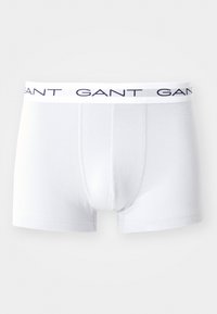 Weiße Baumwoll-Boxershorts mit einem taillierten Design und einem weichen, elastischen Bund, der das Wort "GANT" in Marineblau zeigt.