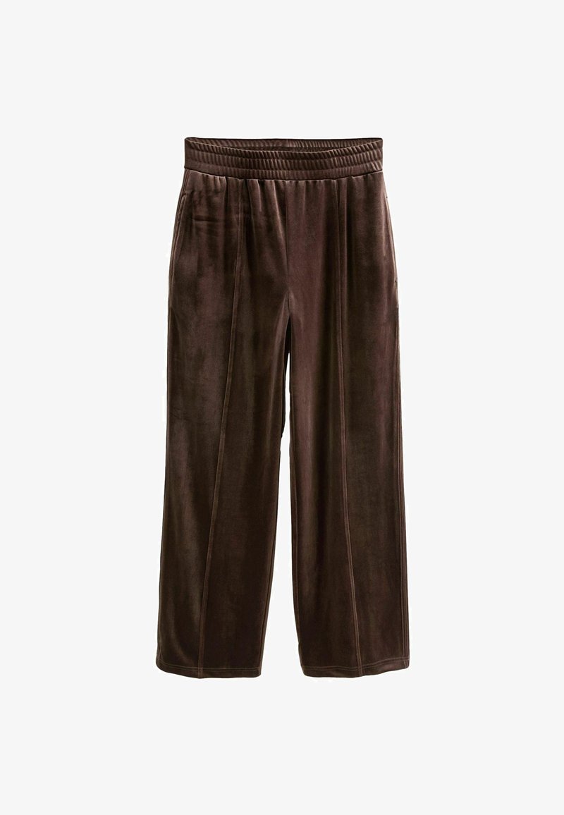 Pantalones anchos de terciopelo marrón y suave, con cinturilla elástica, que cuentan con costuras verticales y sin bolsillos visibles. Textura suave y ajuste relajado.