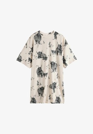 Beiges Baumwoll-T-Shirt mit kurzen Ärmeln, das ein schwarzes, illustriertes Muster von Highland-Rindern und Kaninchen in einer grasbewachsenen Szene zeigt.