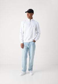 Tommy Hilfiger ESSENTIAL ZIP UNISEX - Sweater - white