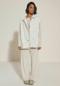 Next UTILITY - Liemenė - ecru cream