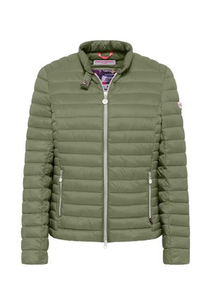Licht olijfgroene gewatteerde jas met opstaande kraag, ritssluiting aan de voorkant, ritssluitingen aan de zijzakken en een merklabel aan de binnenkant.