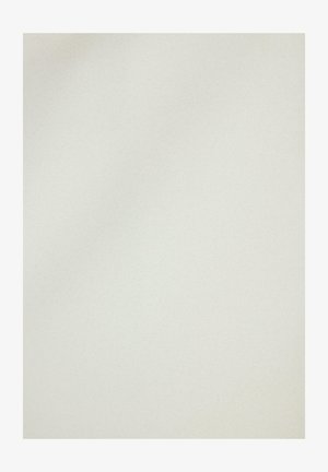 Gładkie jasno-szare tło o teksturze przypominającej delikatną tkaninę, bez wyraźnych obiektów lub postaci.