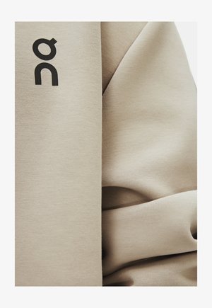 On, FOCUS TECH ZIP HOODIE - Sweat zippé - desert