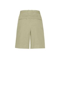 Bermuda khaki chiaro realizzati in tessuto misto cotone, con una vestibilità dritta, due tasche posteriori e una texture liscia.