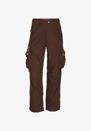 Hnedé cargo nohavice vyrobené z odolného materiálu, s viacerými bočnými vreckami, vo voľnom strihu a s vystuženým šitím pre zvýšenú pevnosť.