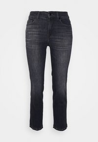 Jeans en denim foncé au design ajusté, dotés d'une fermeture éclair et d'un bouton. Le tissu a une texture lisse et une légère élasticité.