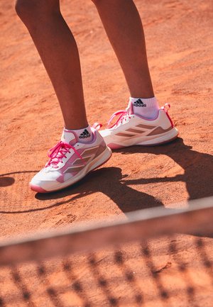 AVAFLASH - Teniso bateliai molio dangos kortams - core white/silver-coloured/lucid pink