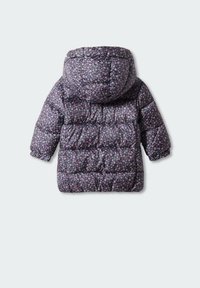 Veste d'hiver matelassée de couleur violet foncé avec un motif floral. Dispose d'une capuche, de poignets élastiques et d'un matelassage horizontal pour l'isolation.