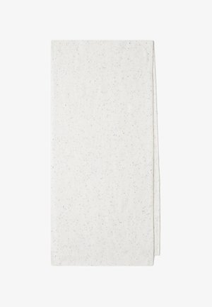 Weißer Stoff mit einem gesprenkelten Muster in Brauntönen und Blau. Glatte Textur, ordentlich gefaltet mit geraden Kanten.