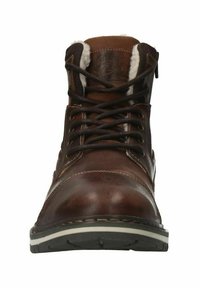 Stivale in pelle marrone con fodera in pelliccia sintetica, punta tonda, lacci neri e accento bianco sulla suola intermedia. Presenta un dettaglio del logo sulla linguetta.