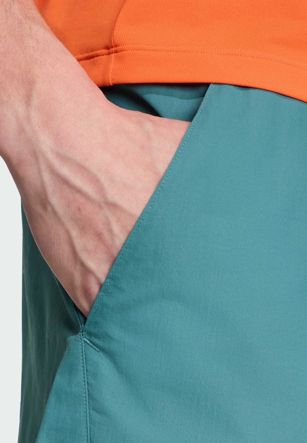 MT - Sports shorts - preloved teal3