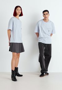 GAP TEE UNISEX - Trükipildiga T-särk - jet stream blue